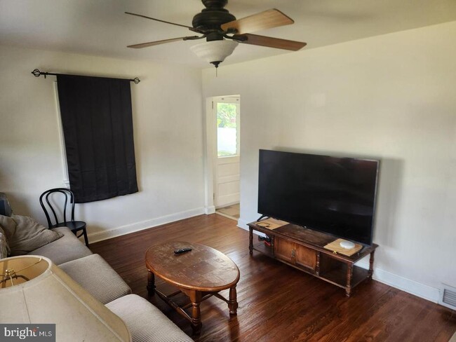 Building Photo - 122 Cornell Rd