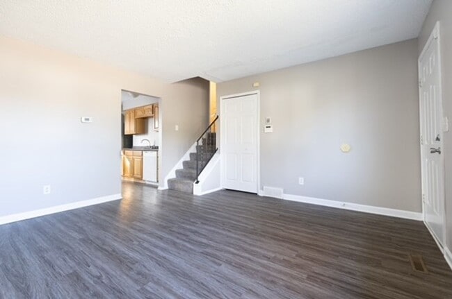 Building Photo - Spacious Split-Level Comfort & Modern Style in Columbus!