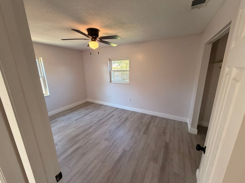 Building Photo - 40027 Proud Mockingbird Rd