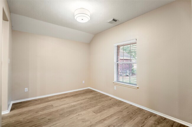 Building Photo - 22 Garden Lodge Pl