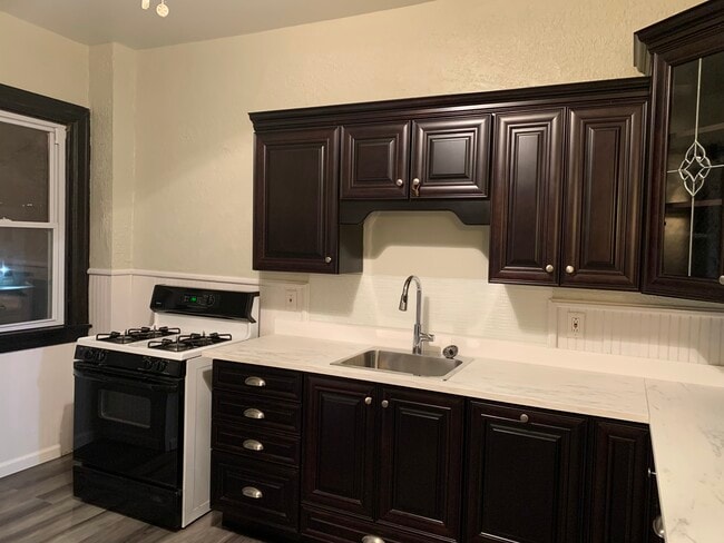 Primary Photo - 2017 Veronica St