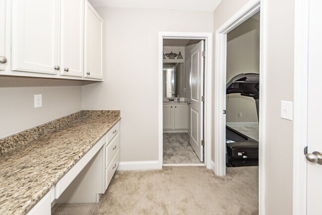 Building Photo - 4 Bedroom 3.5 Bath Townhouse in Kingsbridge at Park West - Mt Pleasant