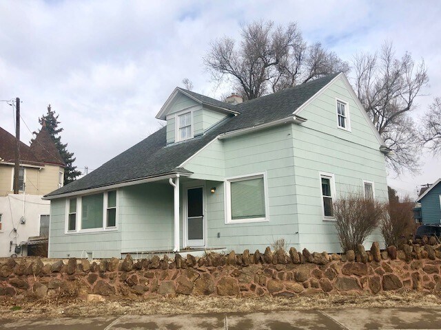 Building Photo - Cheyenne Avenue 226- 228