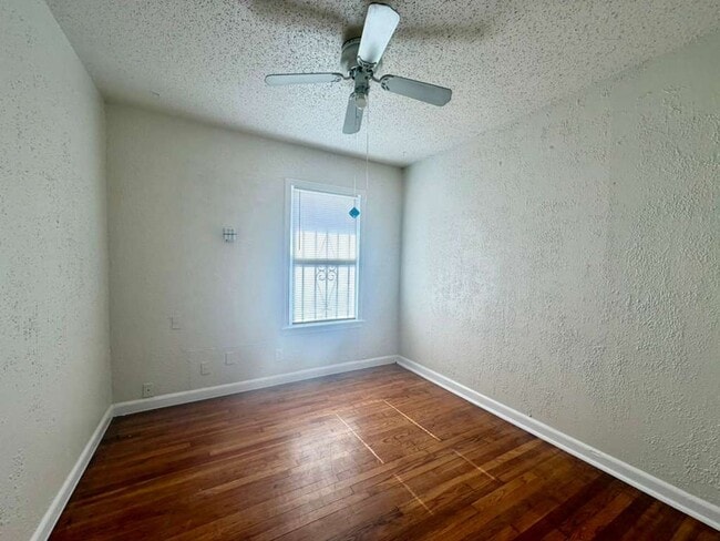 Building Photo - Charming rental home in Southeast San Antonio!