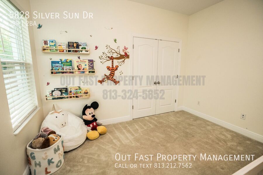 Building Photo - 5828 Silver Sun Dr