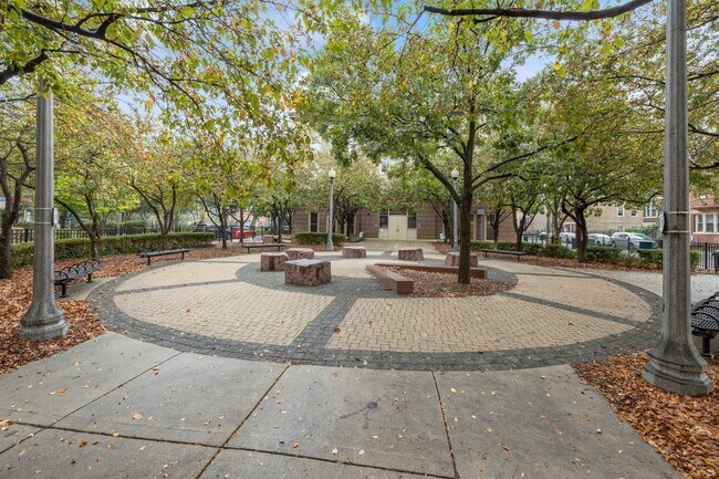Building Photo - 3213 S Lituanica Ave