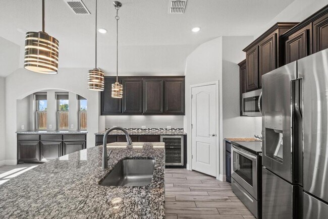 Building Photo - 314 Waverly Dr