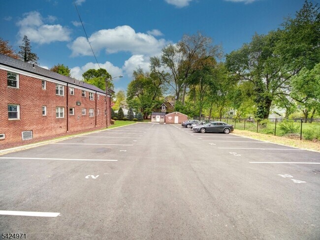 Building Photo - 138 Lincoln St