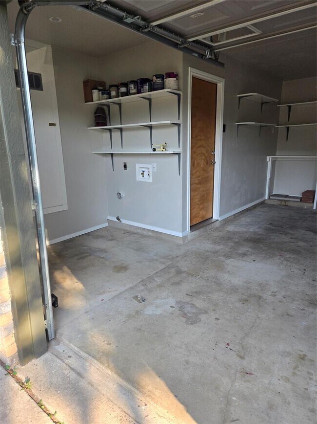 Building Photo - 804 Sunny Ln