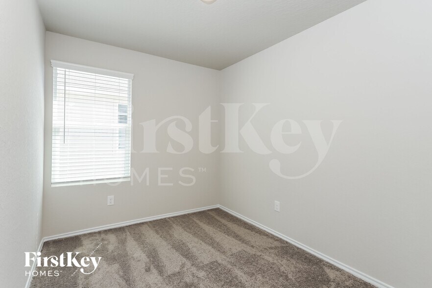 Building Photo - 10719 Prusiner Dr
