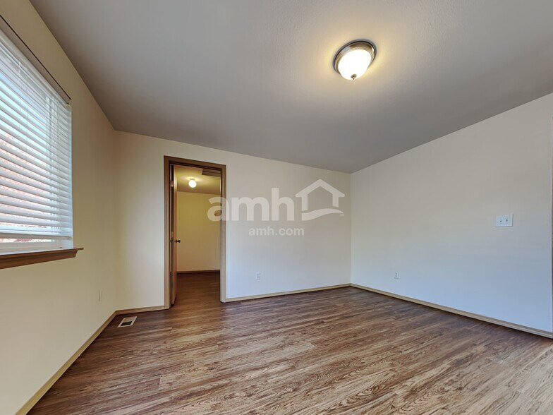 Building Photo - 809 Mac Ln SE