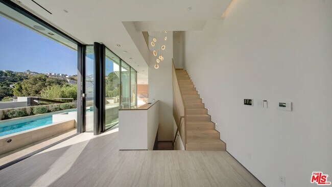 Building Photo - 8765 Hollywood Blvd