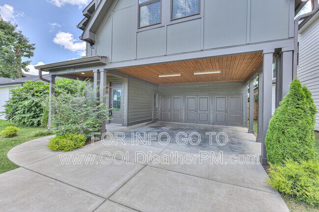 Building Photo - 253 Riverside Dr