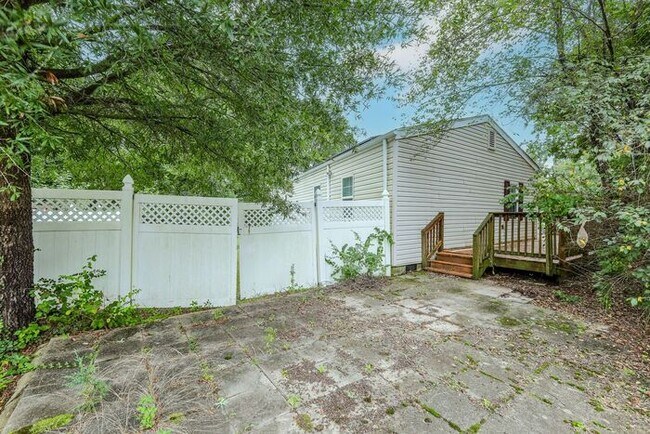 Building Photo - 2225 Pinefield Way