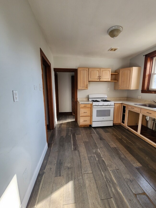 Building Photo - 3318 N Laramie Ave