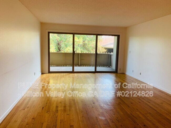 Building Photo - 2315 Eastridge Ave