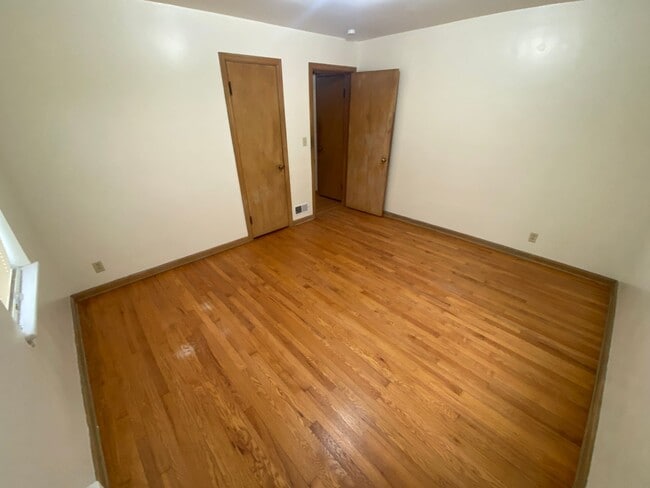 Building Photo - Charming Woods Park Home | 2 Bed | Fenced Yard | Garage | $1800/mo