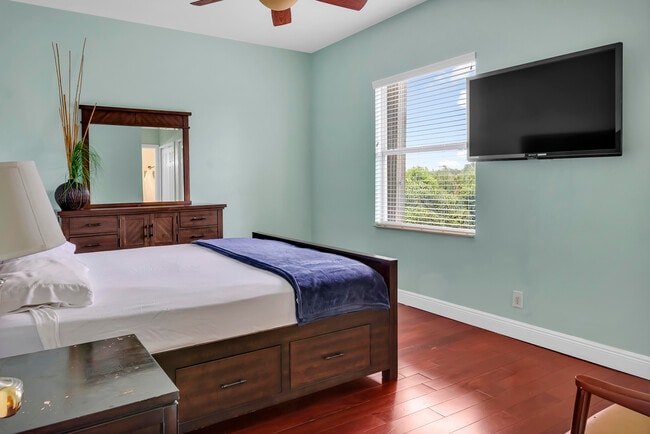 Building Photo - 12121 70th Pl N