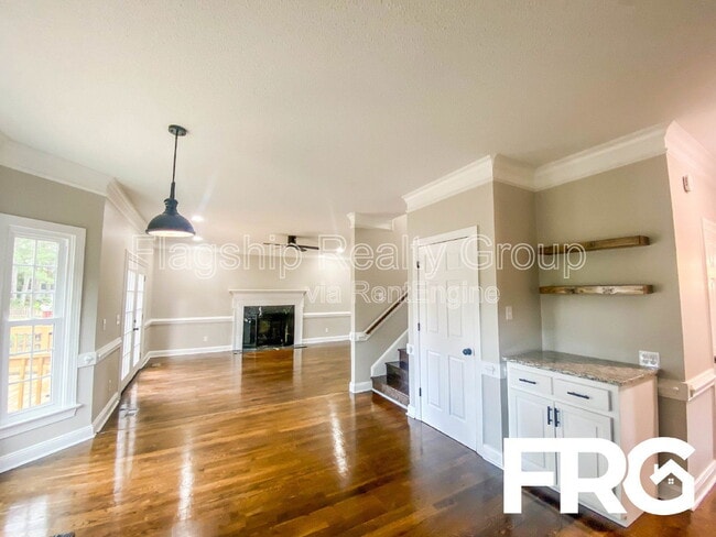 Building Photo - 232 N Marion Dr