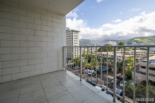 Building Photo - $2600.00 | 2BD/1BA Condo ALL UTILITIES INC...
