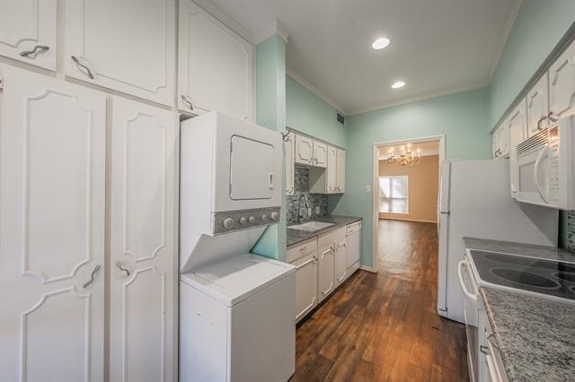 Building Photo - 4312 Bellaire Dr S