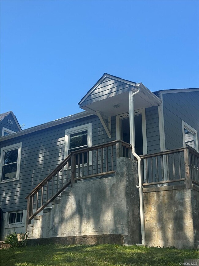 Primary Photo - 21 Lincoln Dr
