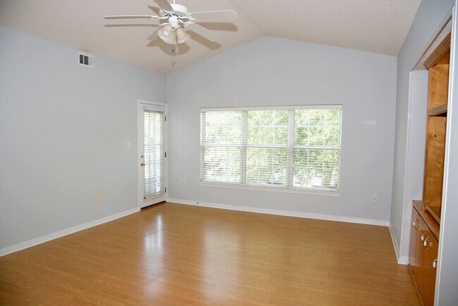 Building Photo - Rare 3 Bedroom Condo in Niceville!