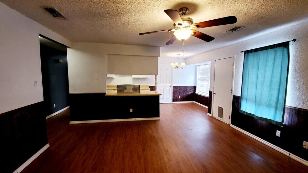 Building Photo - 4016 Eastridge Dr