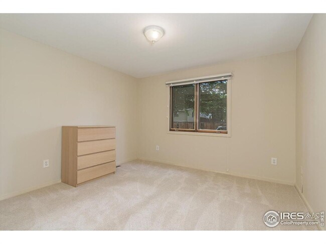 Building Photo - Charming 4-Bedroom Ranch in Prime Location...