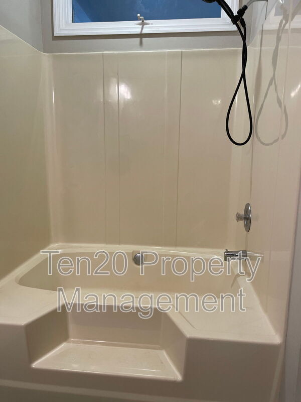 Building Photo - 326 Hardaway Ct