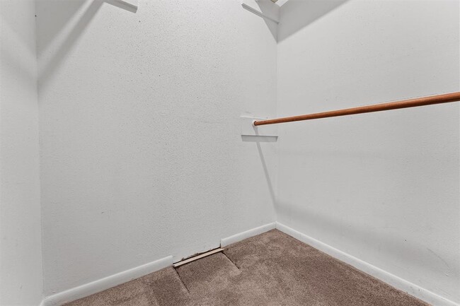 Building Photo - 21518 Greenham Dr
