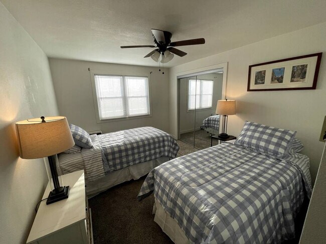 Building Photo - 922-940 Oak Street-SI ID1253107P