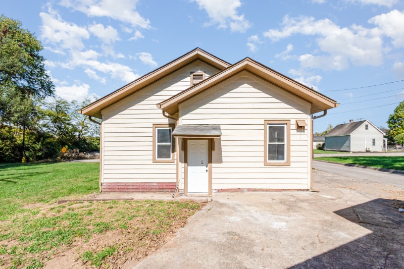Building Photo - 115 Kansas St