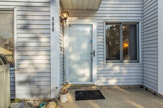 Building Photo - Creekside 1st floor unit Showing Saturday 1/31 10am-10:15am