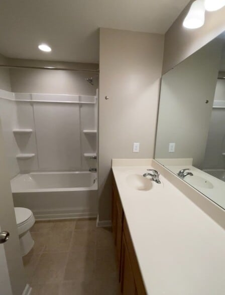 Hall Bath - 112 Hawkstone Dr
