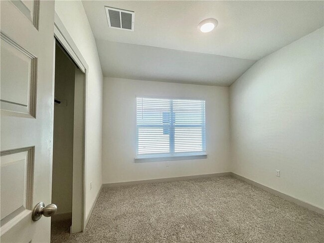 Building Photo - 110 Krause Spgs Dr