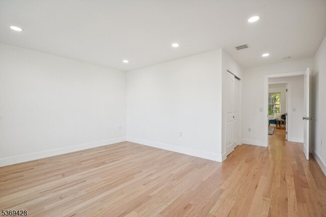 Building Photo - 99 Ashwood Ave