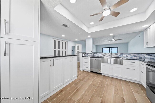 Building Photo - 1465 Jimmy Buffett Mem Hwy