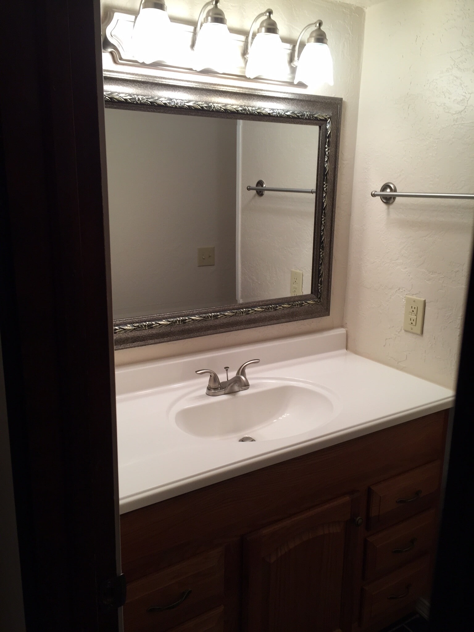 Full Bath - 1400 N Perkins Rd