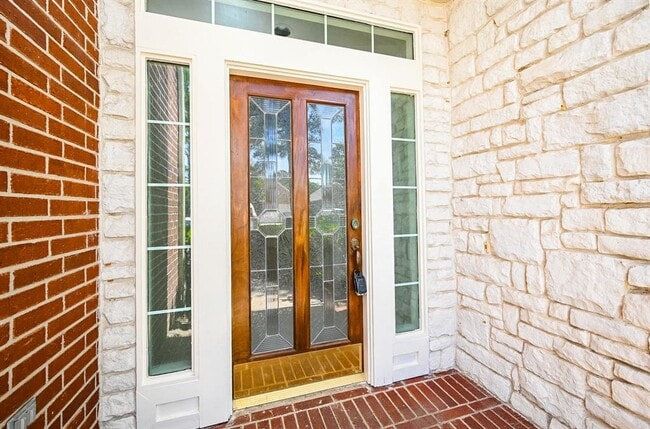 Building Photo - 18018 Somerset Knolls Ct