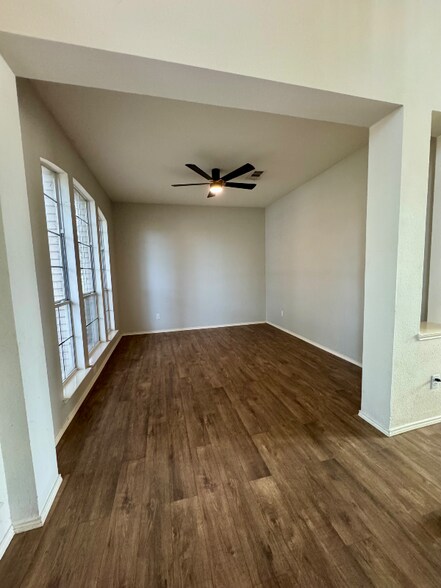 Building Photo - 4101 Watersedge Dr