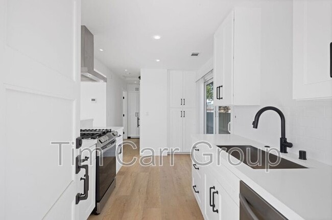 Building Photo - 243 E 20th St