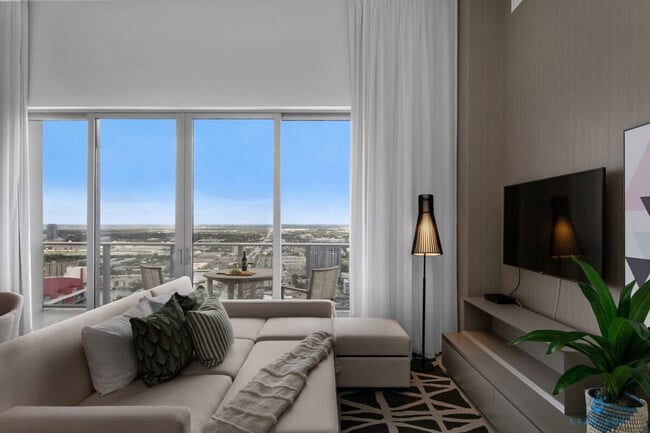 Building Photo - 4010 S Ocean Dr