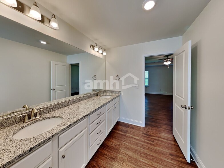 Building Photo - 2150 Brook Enclave Trail