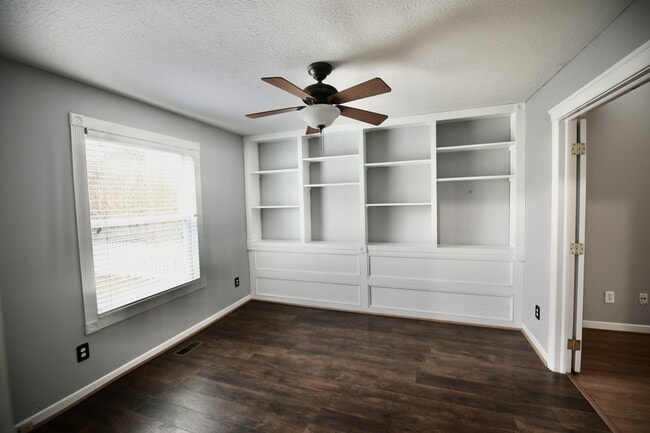 Building Photo - 4400 Greensbury Dr