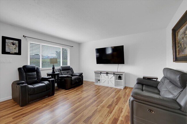 Building Photo - 6533 Greenback Ln
