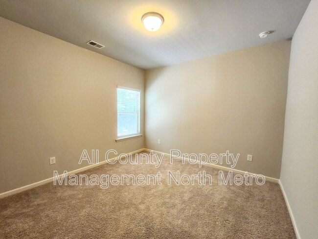 Building Photo - 123 Hickory Village Cir