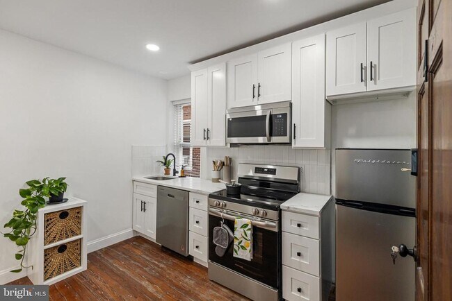 Building Photo - 4441 Spruce St