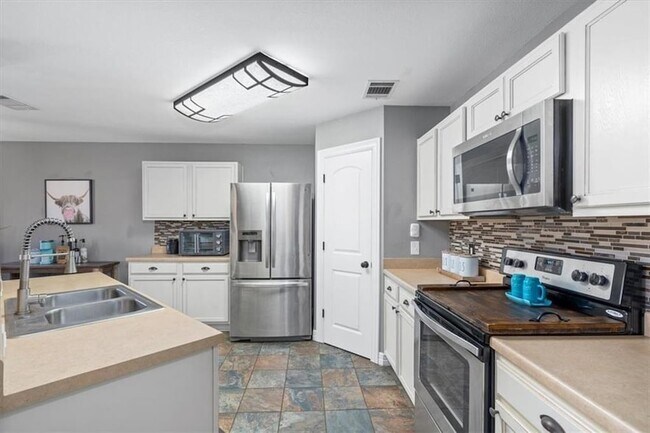 Building Photo - 208 Rock Hound Ln