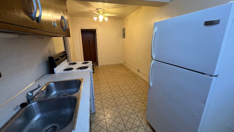 Building Photo - 1510 Larpenteur Ave W